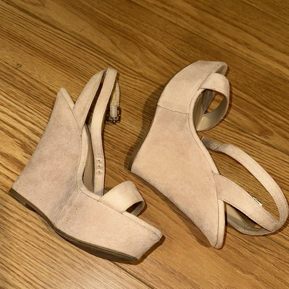 Embroidered Wedges - Picture 5 of 5